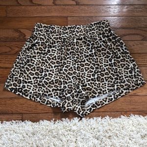 NEVER WORN H&M Basics Leopard Print Shorts